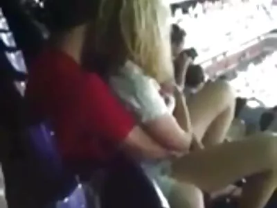 MILF بلوند و قفسه عکس مخفی سکسی سینه بیدمشک یکدیگر را در اتاق خواب لیس می زنند
