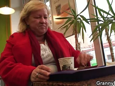 رابطه جنسی سه نفره با سگ های بزرگ ، روز تجار سکس مخفی ماساژ را خوش طعم می کند