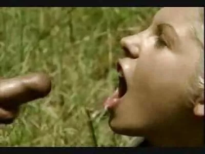مجسمه خارق العاده آبنوس فیلم سوپر دوربین مخفی با سینه های خیره کننده از شریک زندگی خود لذت می برد