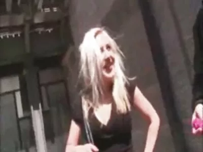 یاسمن جائه دوست دارد بیدمشک صورتی خود را قبل از لعنتی سكسى مخفى لیس بزند