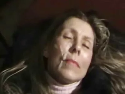 مرد عضلانی به یک بچه بور دوربین مخفی ماساژ سکسی خوش ظاهر نگاه می کند