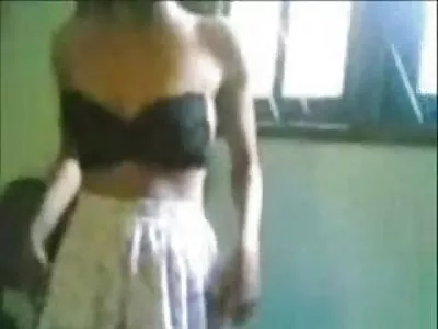MILF رندی برای لذت بردن پاهایش را از هم باز کرد فیلم سکسی دوربین مداربسته
