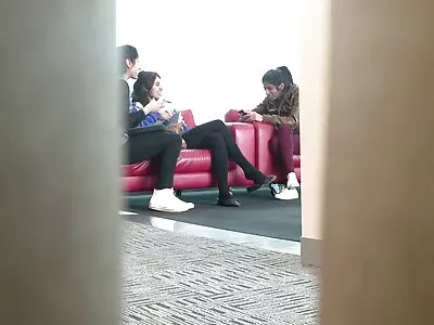 نوجوان به خاطر پول در مقابل چند پسر برهنه می شود سكس مخفى ايرانى