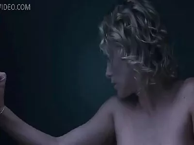 پوره بلوند دارای سینه های بزرگ گرد و اشتهای جنسی زیادی دوربین مخفی ماساژ سکسی است