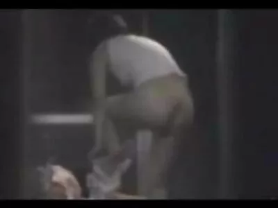 کریسی فاکس گربه خود را دوربین مخفی ماساژ و سکس در جنگل توسط Lutro نفوذ می کند.